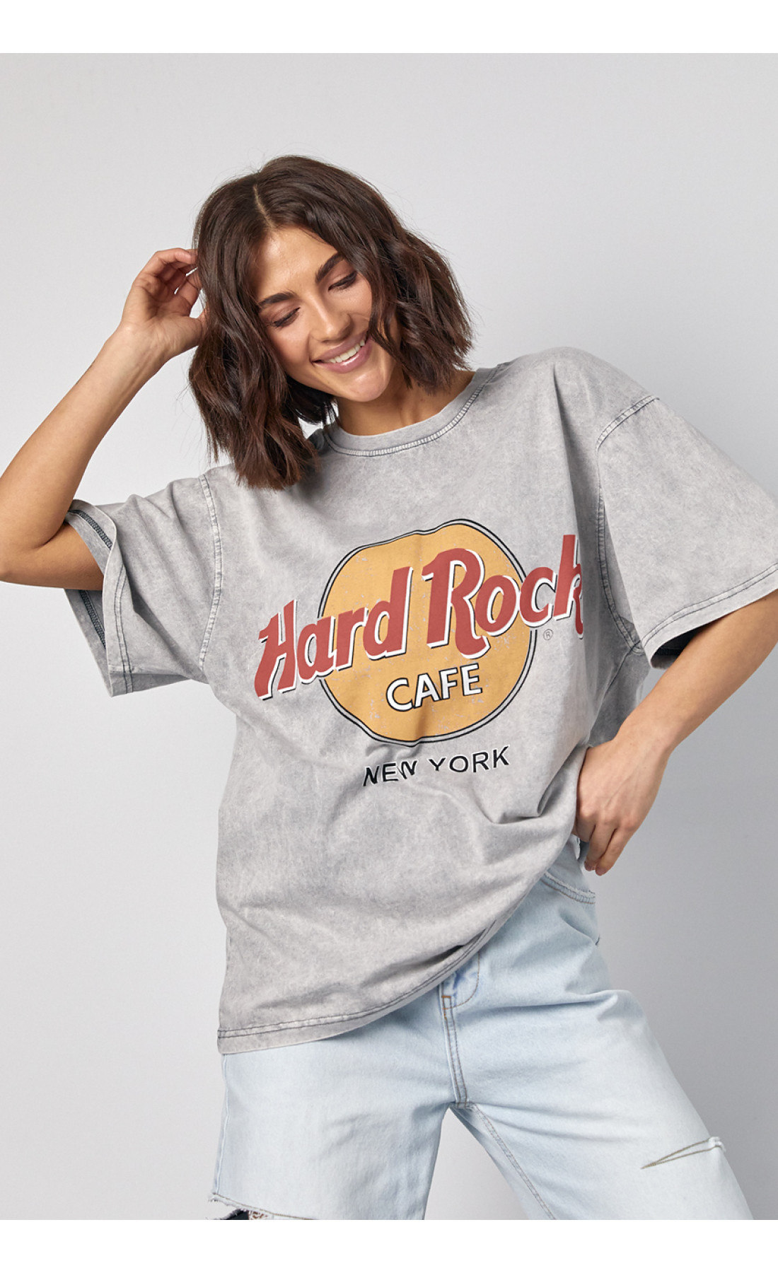 Трикотажна жіноча футболка тайдай із написом Hard Rock  світлосірий колір