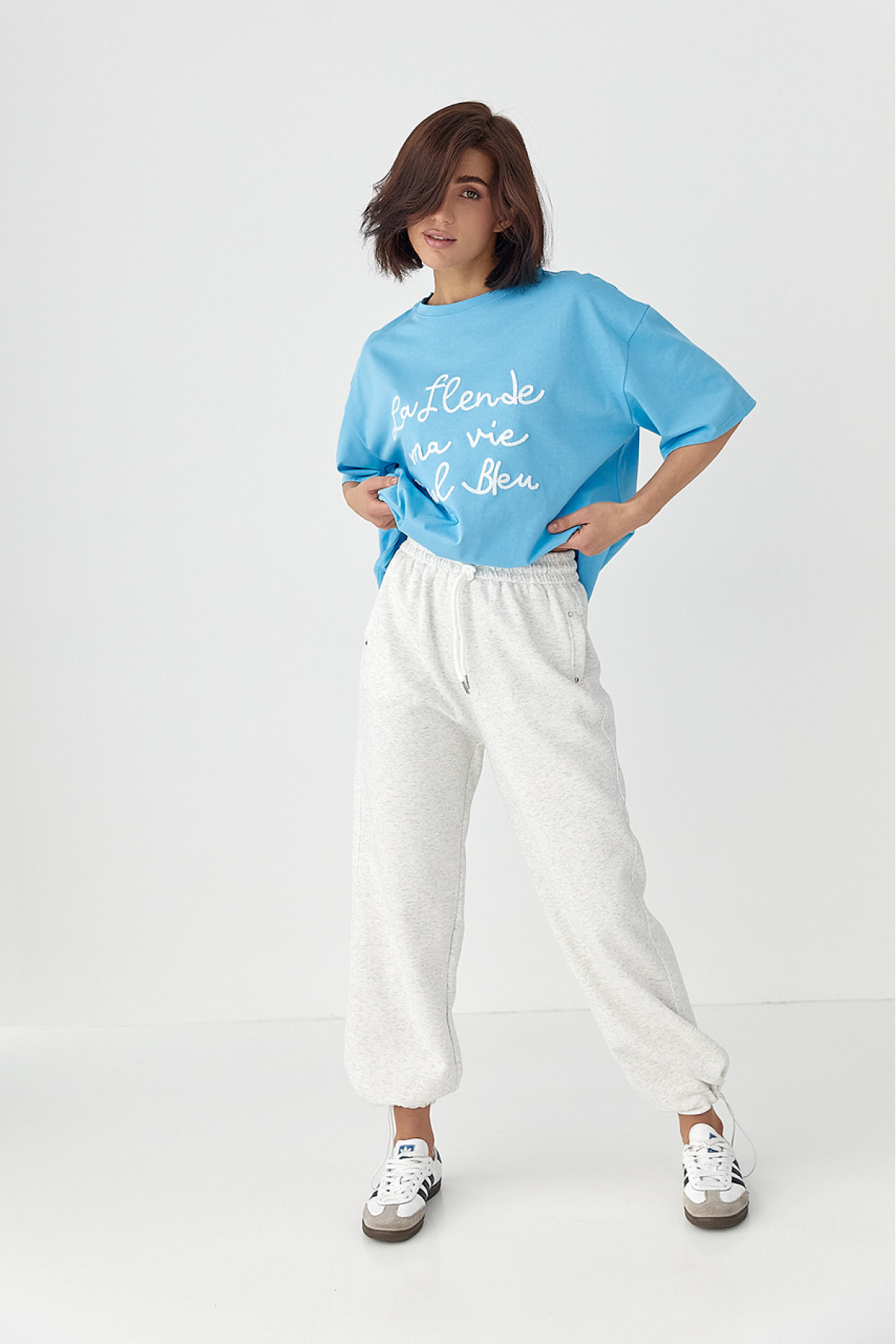 Трикотажна футболка oversize з написом  блакитний колір