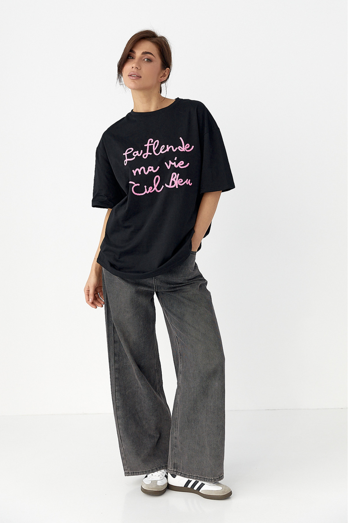 Трикотажна футболка oversize з написом  чорний колір