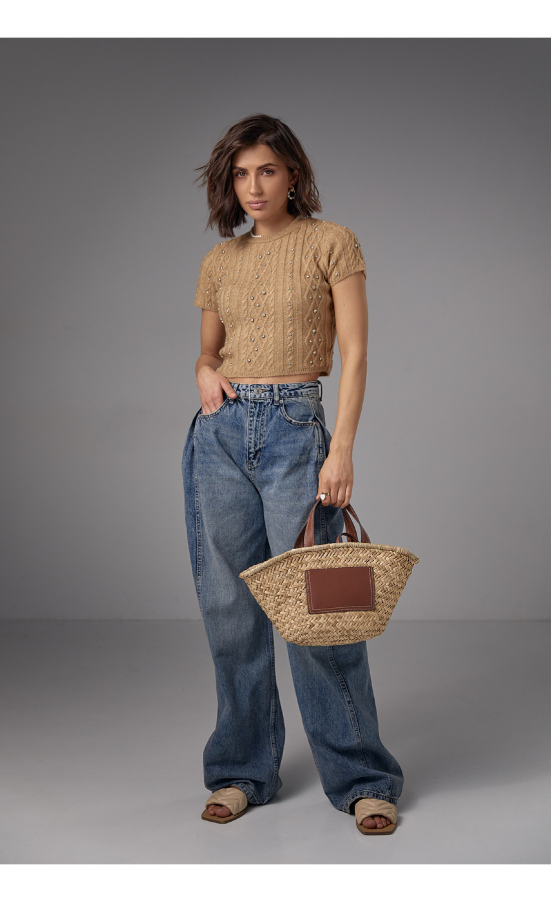 Укорочена в'язана футболка прикрашена стразами  світлокоричневий колір