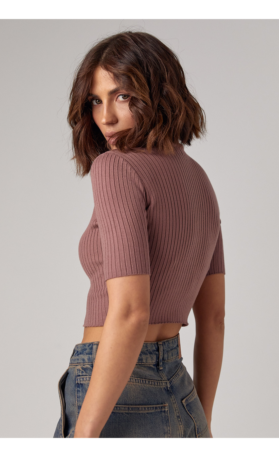 Жіноча вкорочена водолазка з коротким рукавом  кавовий колір