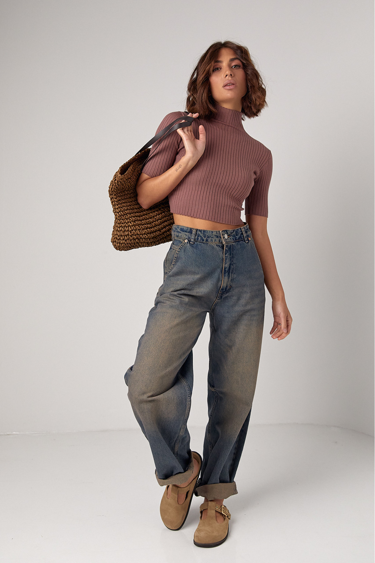 Жіноча вкорочена водолазка з коротким рукавом  кавовий колір