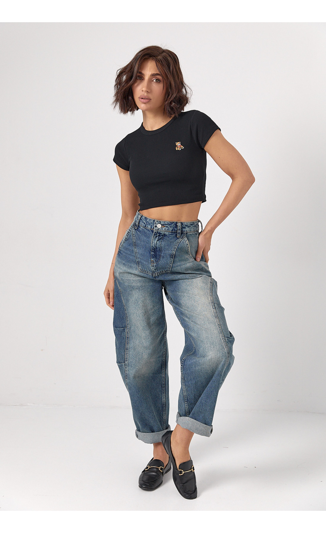 Жіноча коротка футболка в рубчик із ведмедиком  чорний колір