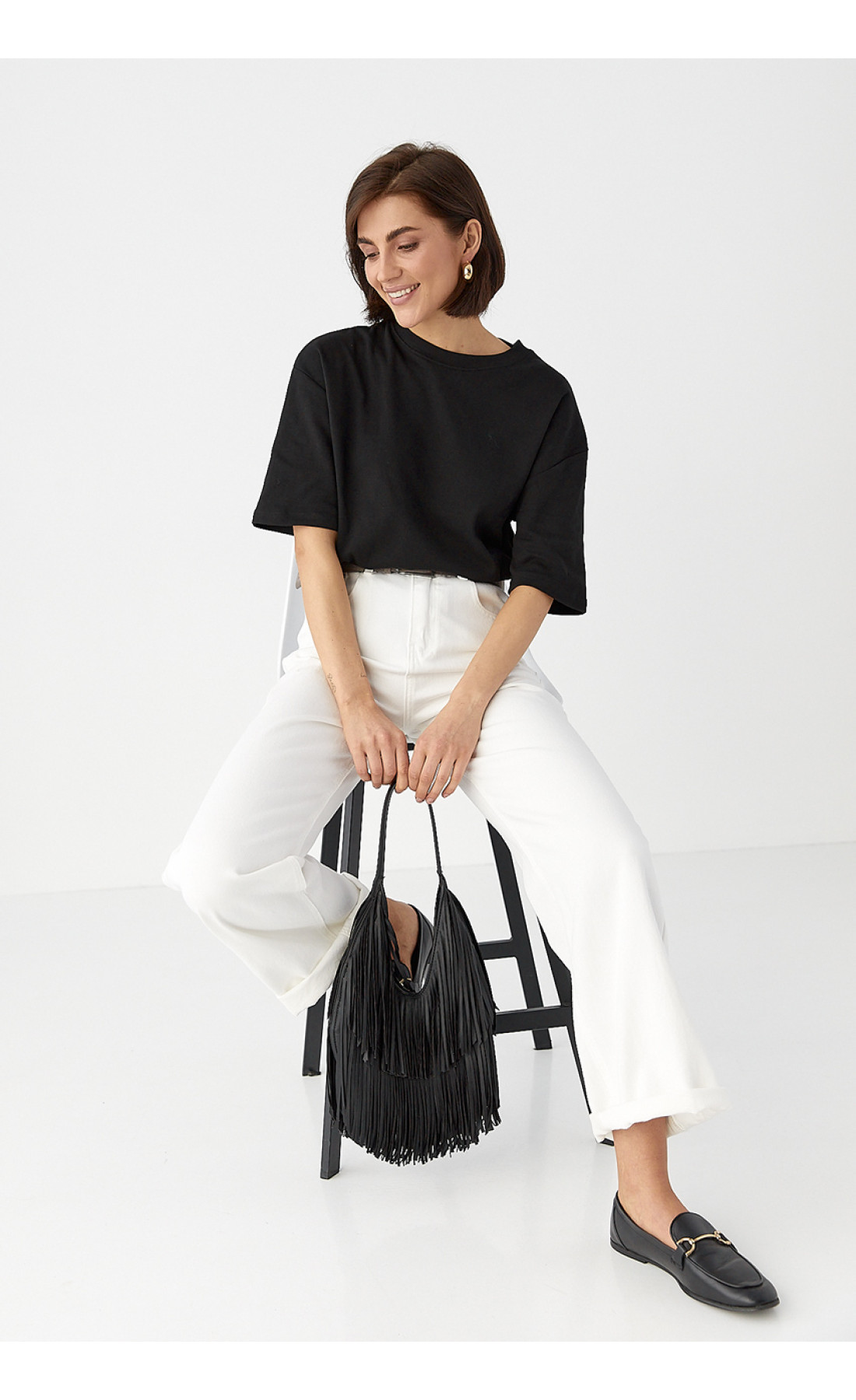 Однотонна базова футболка  чорний колір