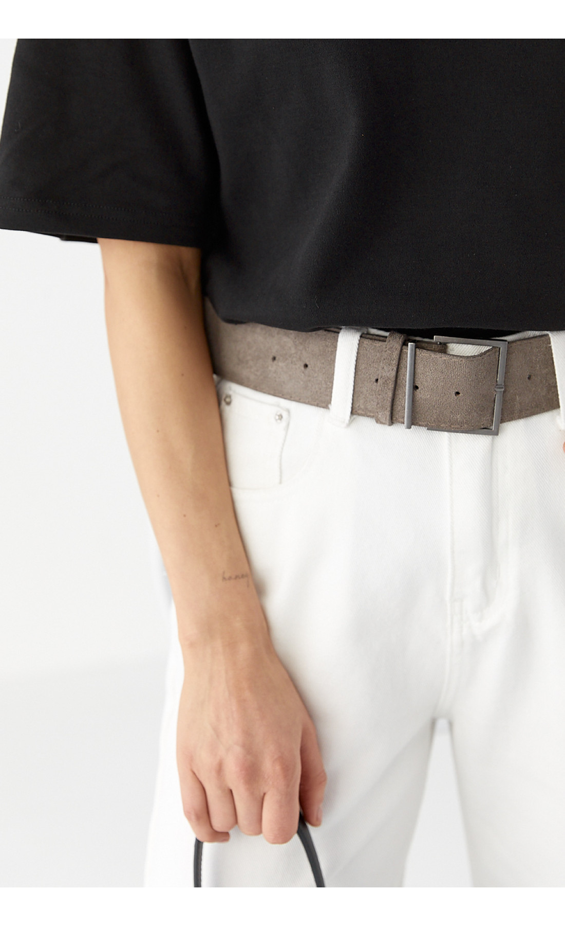 Однотонна базова футболка  чорний колір