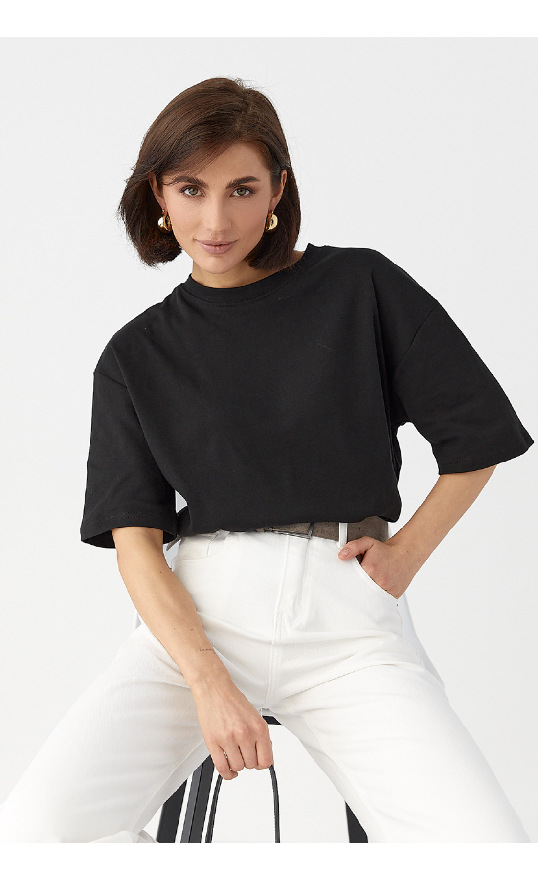 Однотонна базова футболка  чорний колір