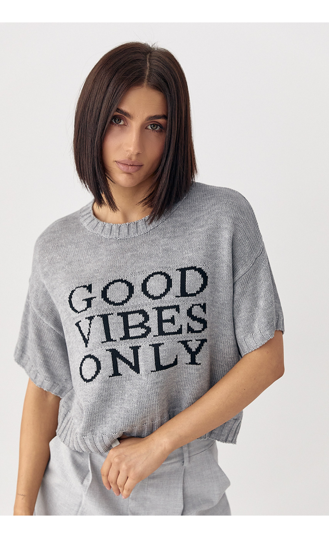 Жіноча в'язана футболка з написом  сірий колір