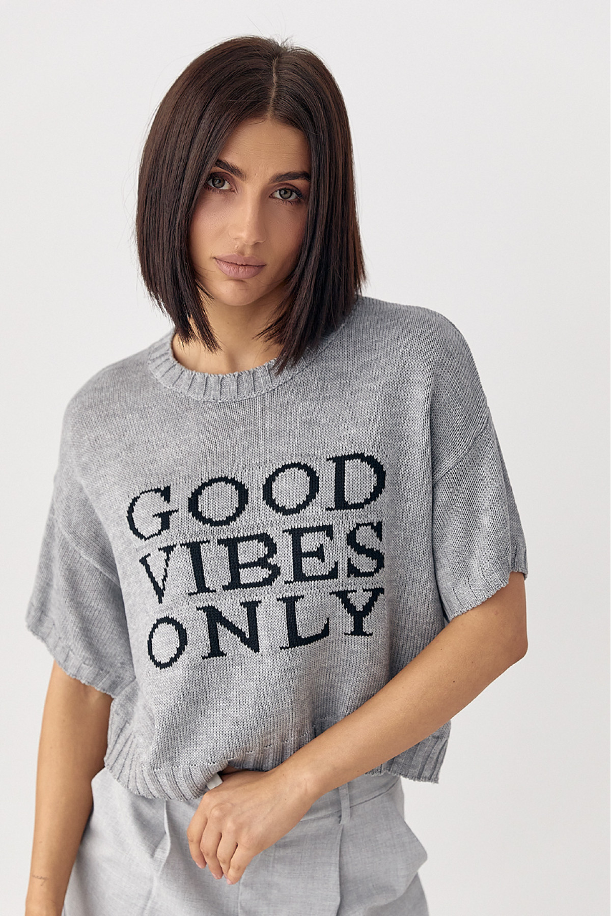 Жіноча в'язана футболка з написом  сірий колір