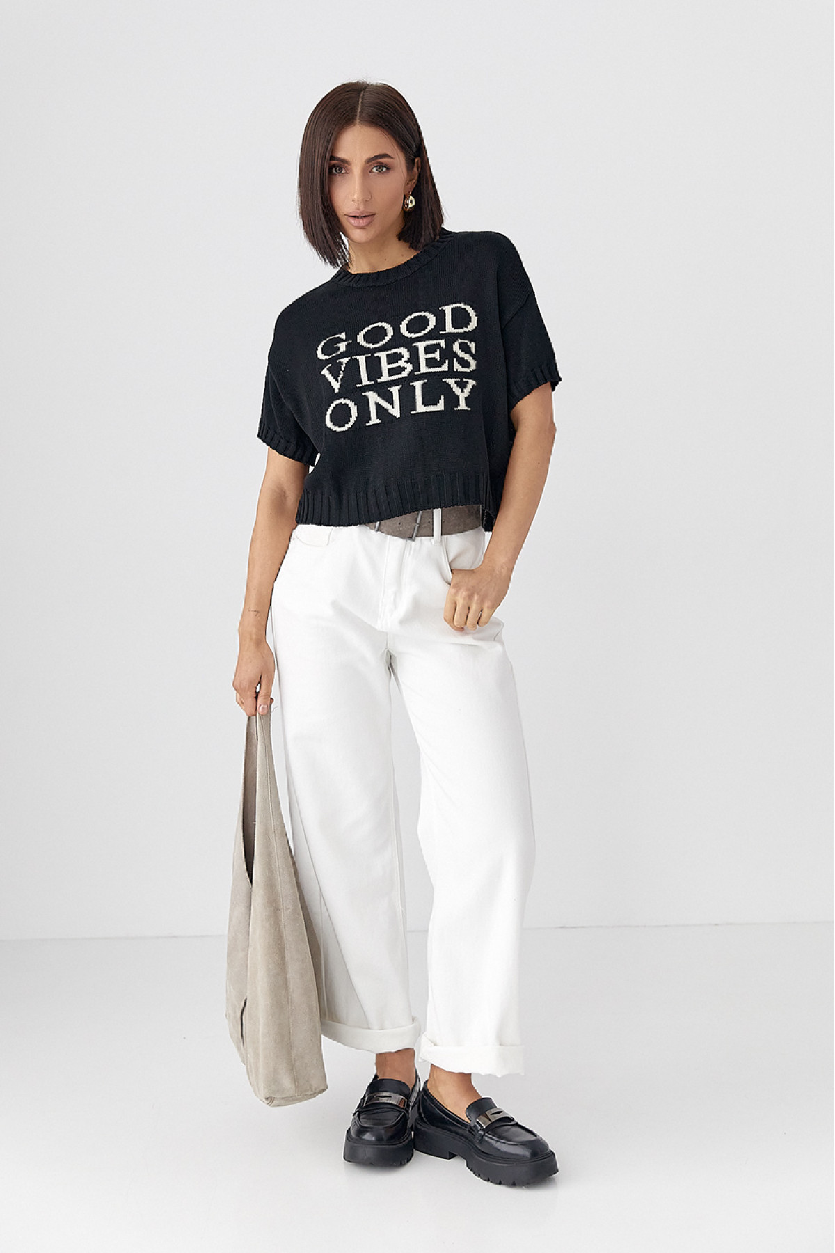 Жіноча в'язана футболка з написом  чорний колір