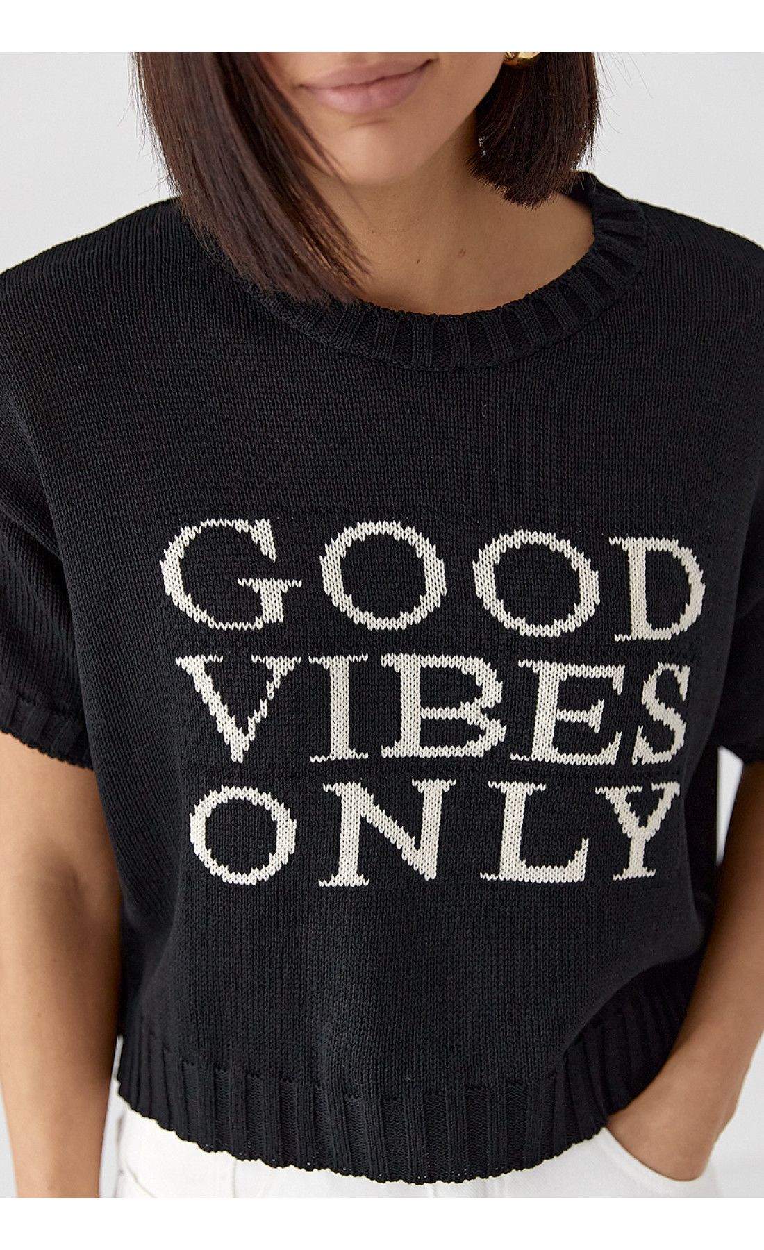 Жіноча в'язана футболка з написом  чорний колір