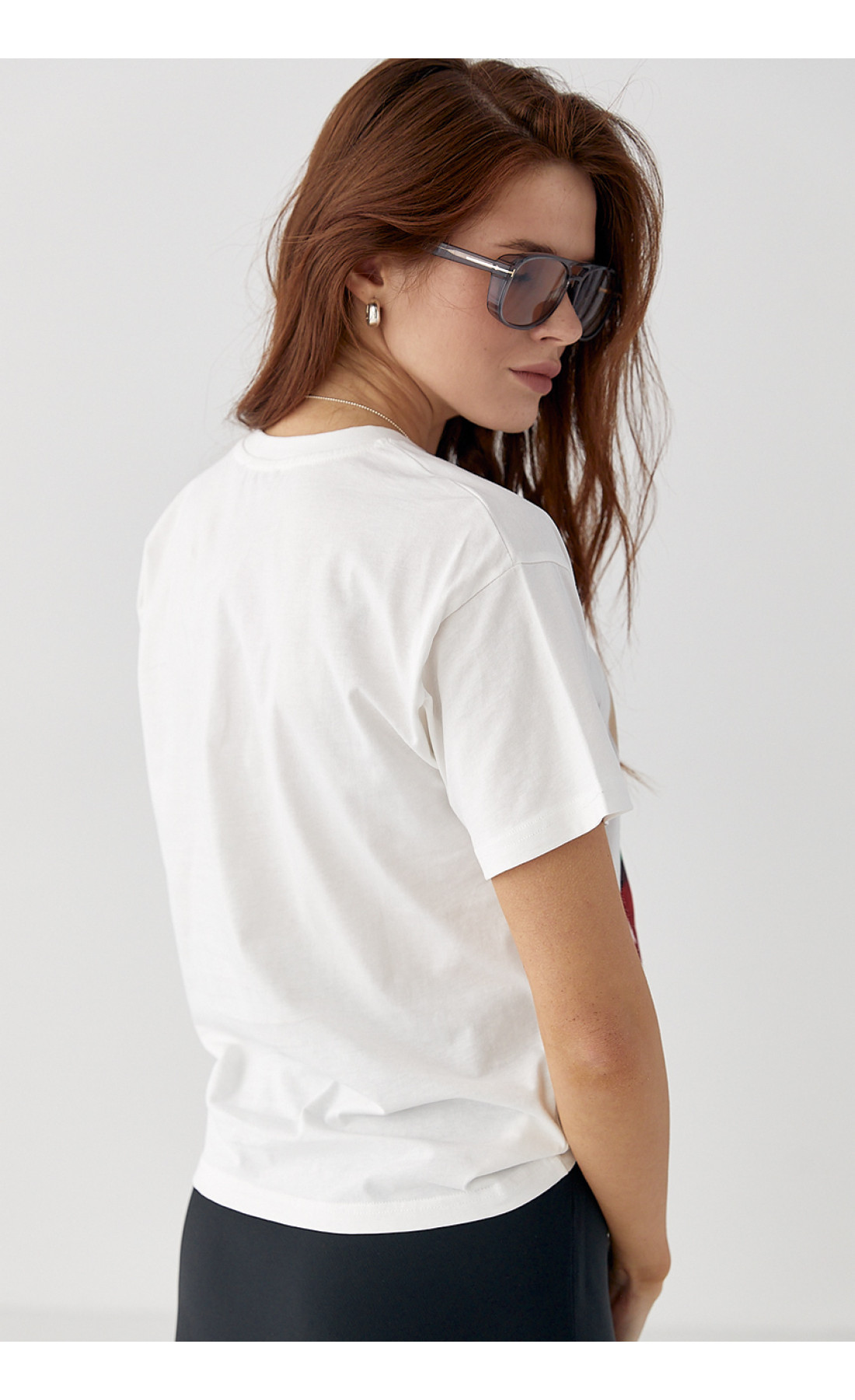 Трикотажна футболка з принтом томатів  білий колір