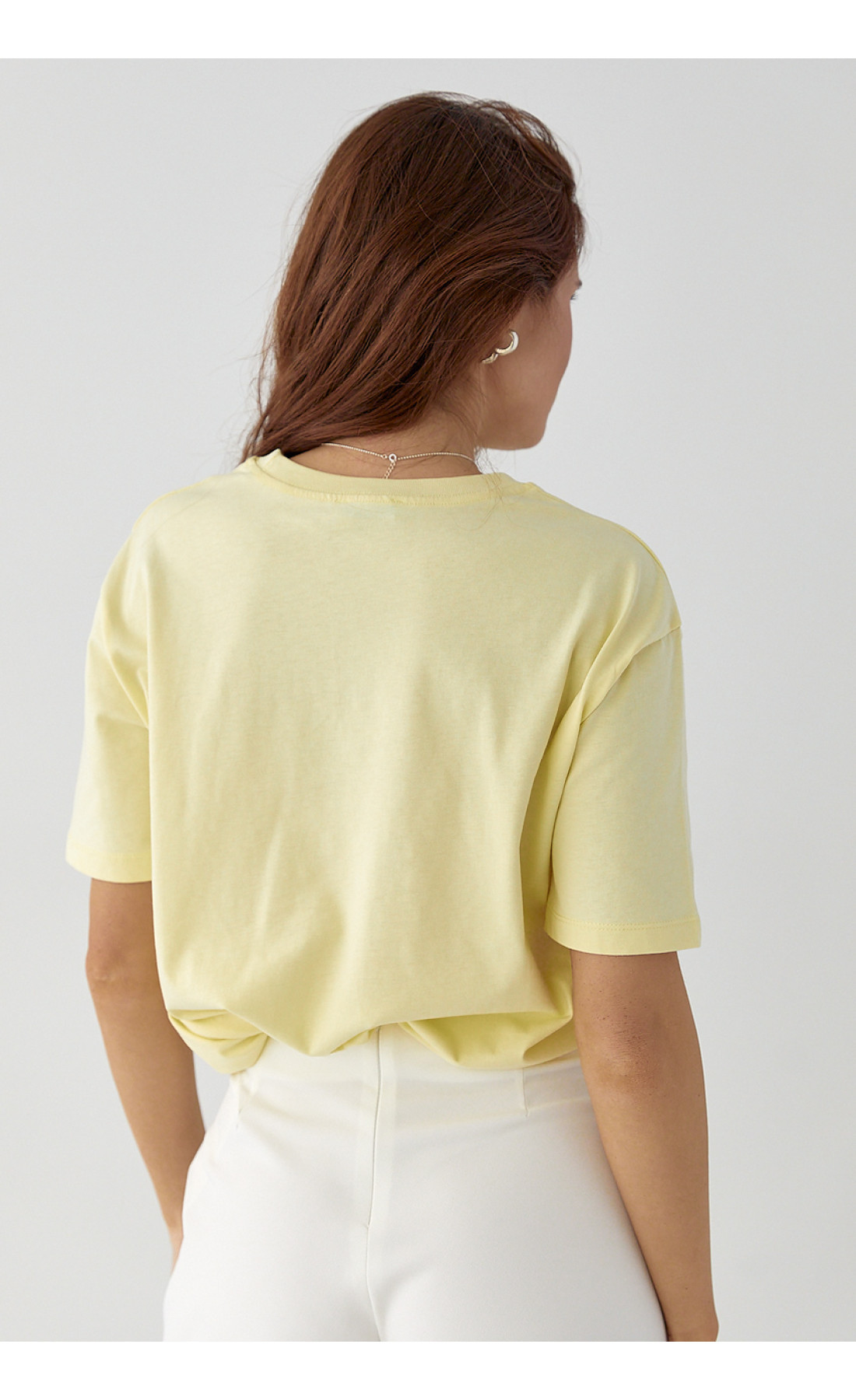 Футболка з вишитими вишеньками  лимонний колір