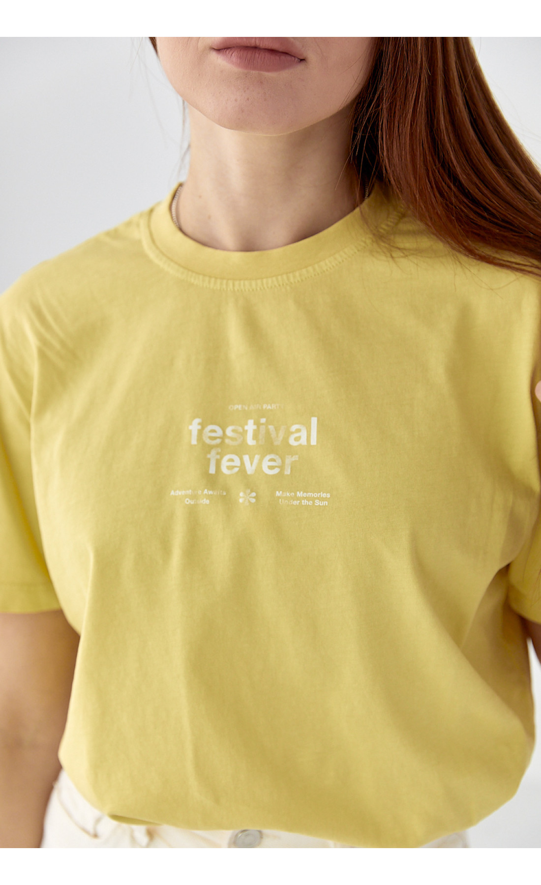 Трикотажна футболка з написами  лимонний колір