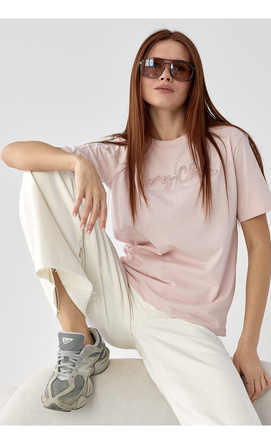 Футболка з написом Very Сhic із бісеру  пудра колір