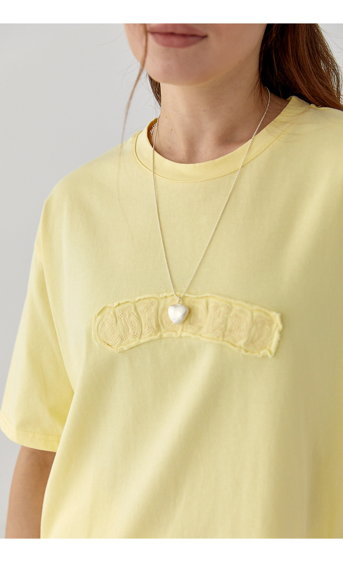 Футболка вільного крою з вишитим написом  жовтий колір