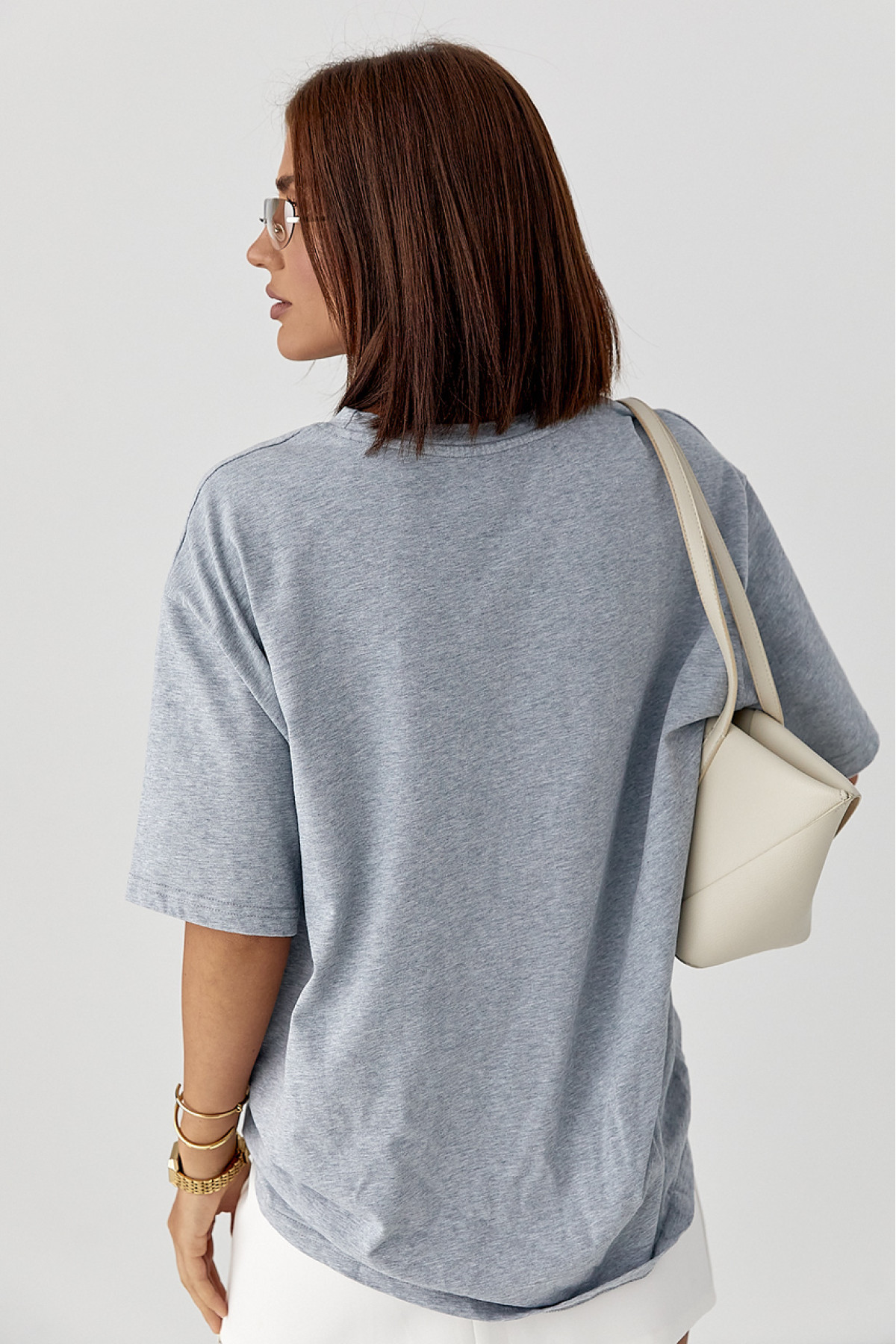 Футболка вільного крою з вишитим написом  сірий колір