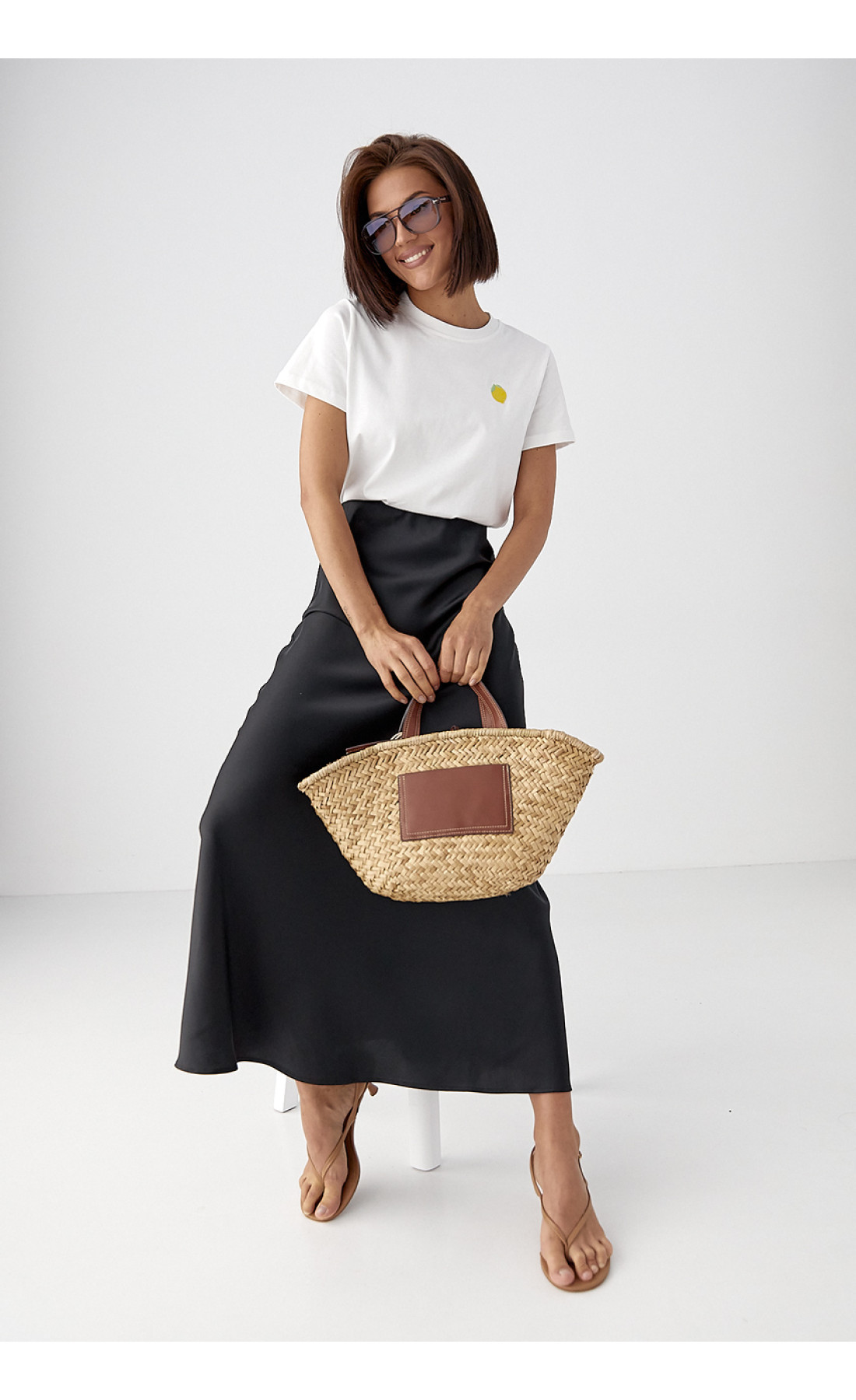 Жіноча футболка з вишитим лимоном  молочний колір