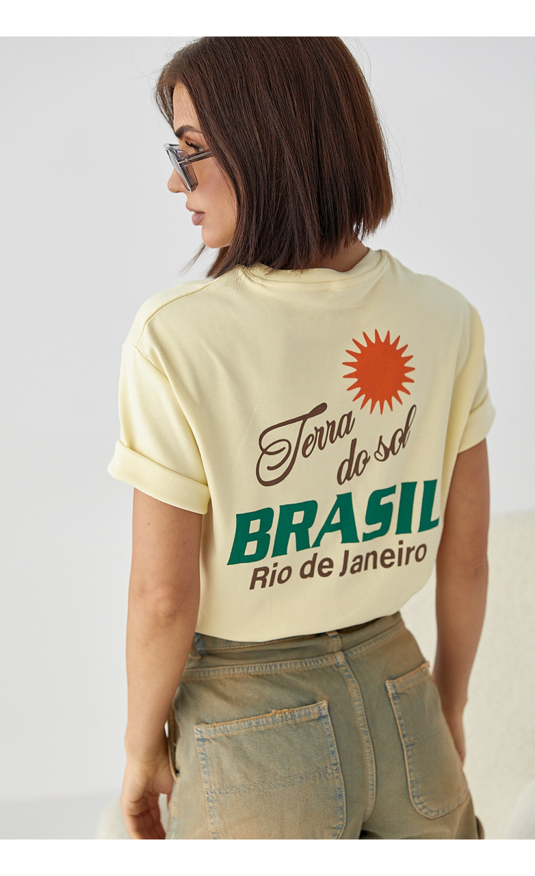 Бавовняна футболка з написами  лимонний колір