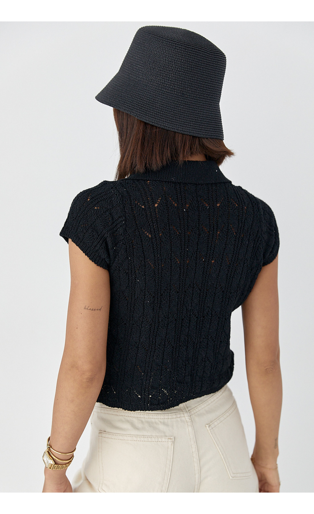 Жіноче поло на ґудзиках з ажурної в'язки  чорний колір