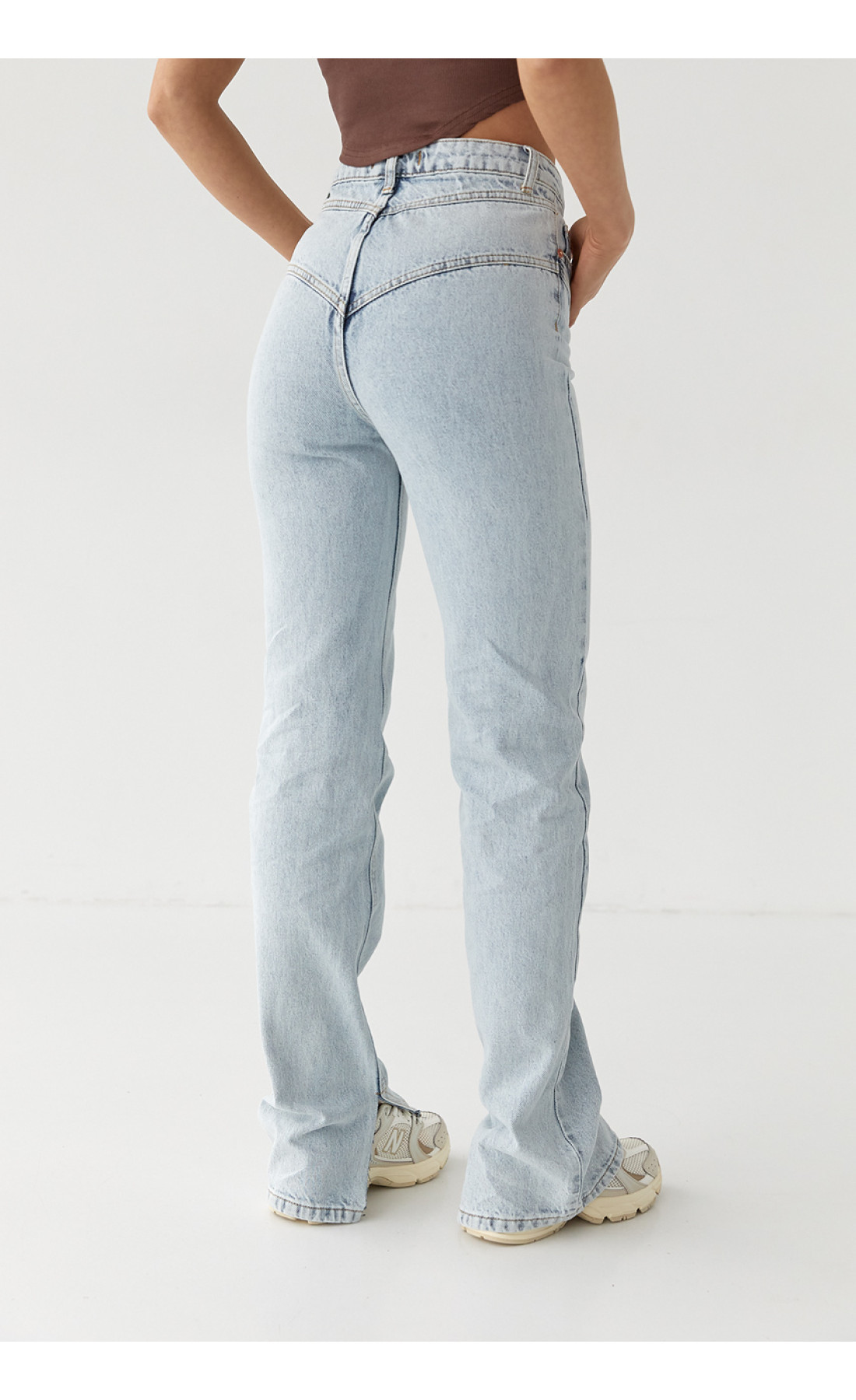 Джинси з високою талією та фігурною кокеткою  небесноблакитний колір