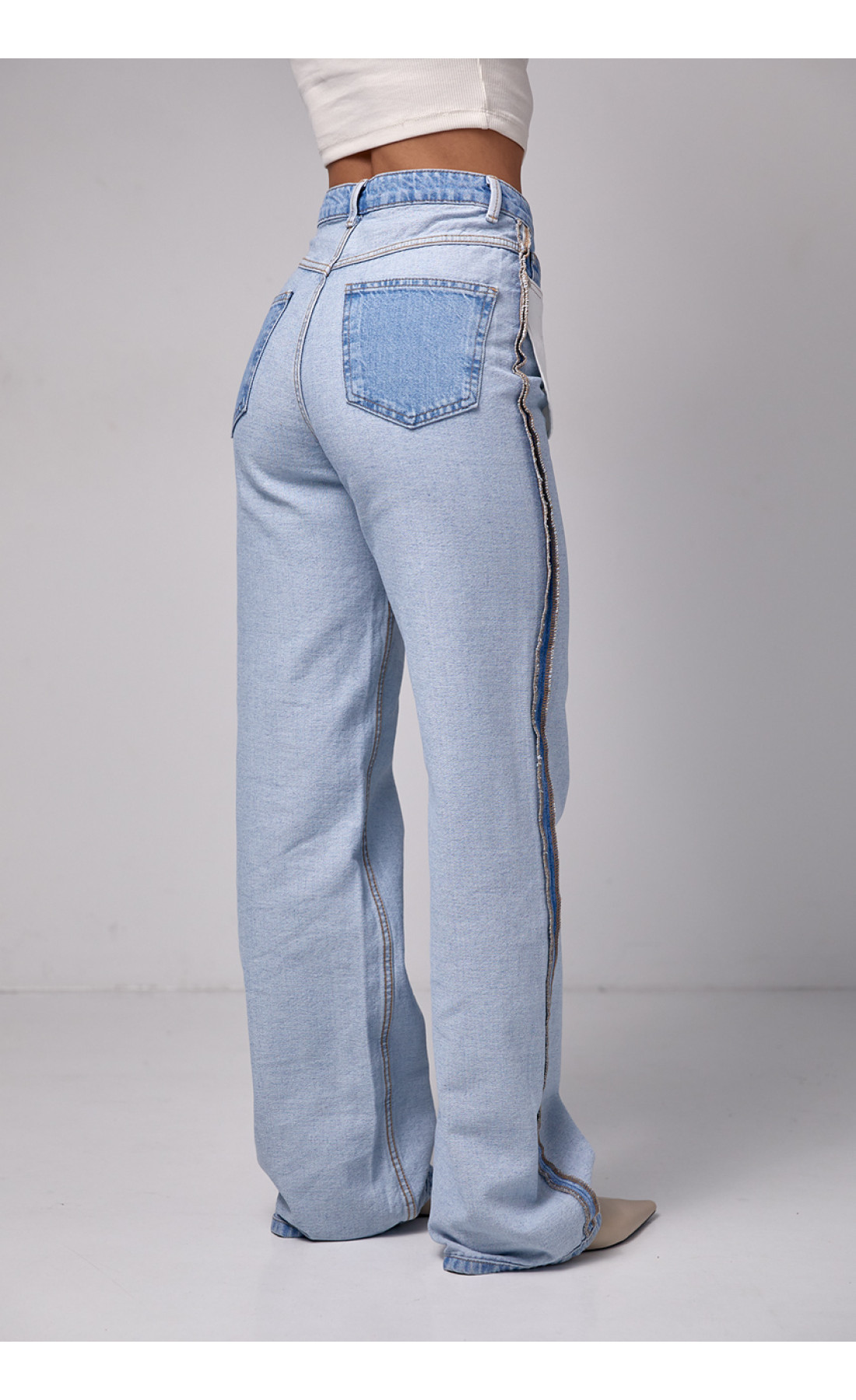 Жіночі жіночі джинси з ефектом навиворіт  блакитний колір