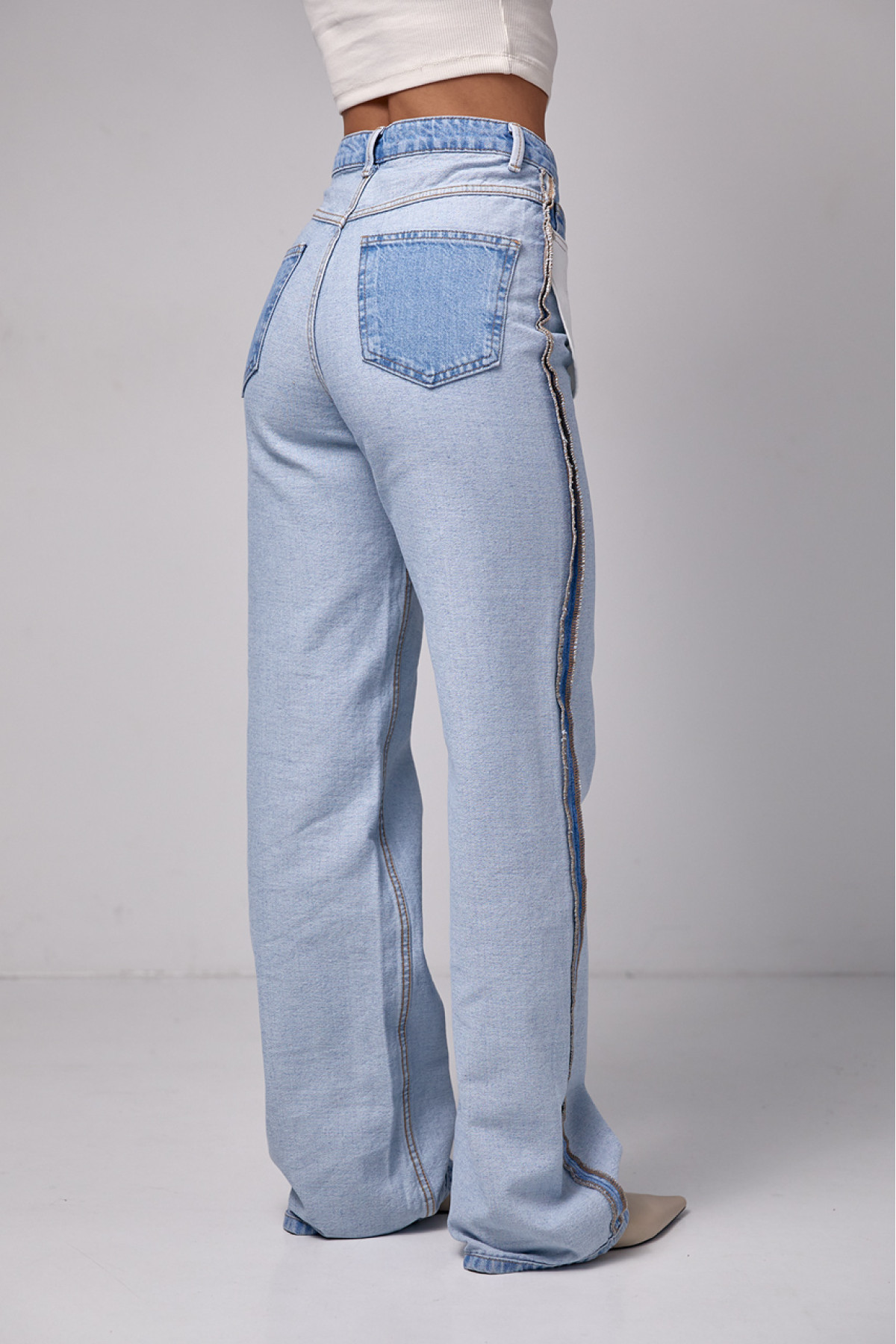 Жіночі жіночі джинси з ефектом навиворіт  блакитний колір