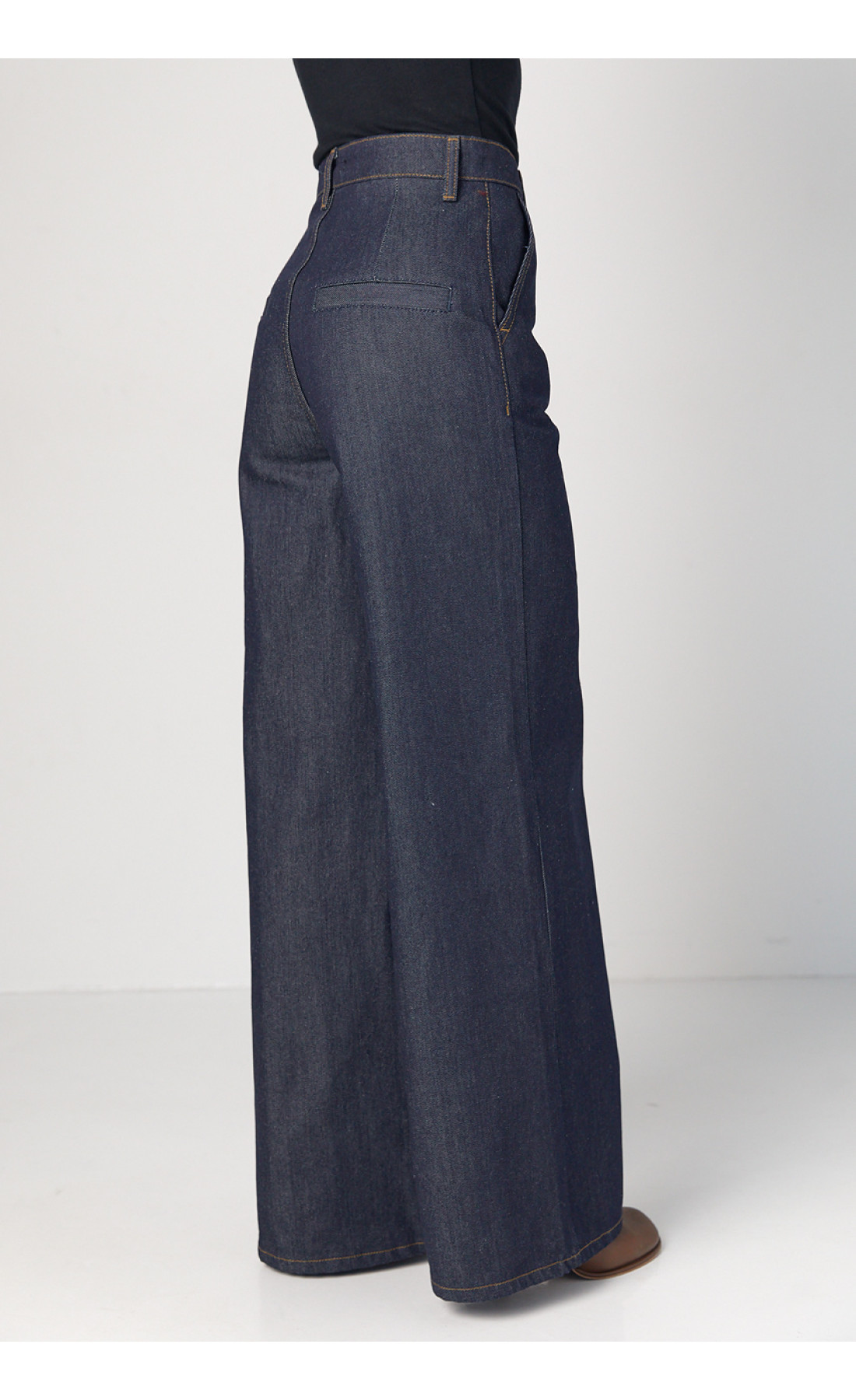 Жіночі широкі жіночі джинси прямого крою  темносиній колір