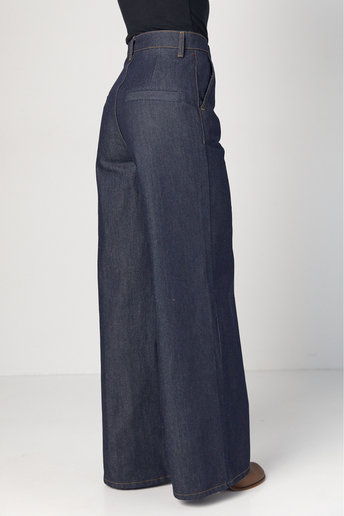 Жіночі широкі жіночі джинси прямого крою  темносиній колір