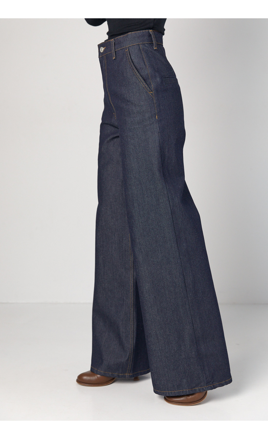 Жіночі широкі жіночі джинси прямого крою  темносиній колір