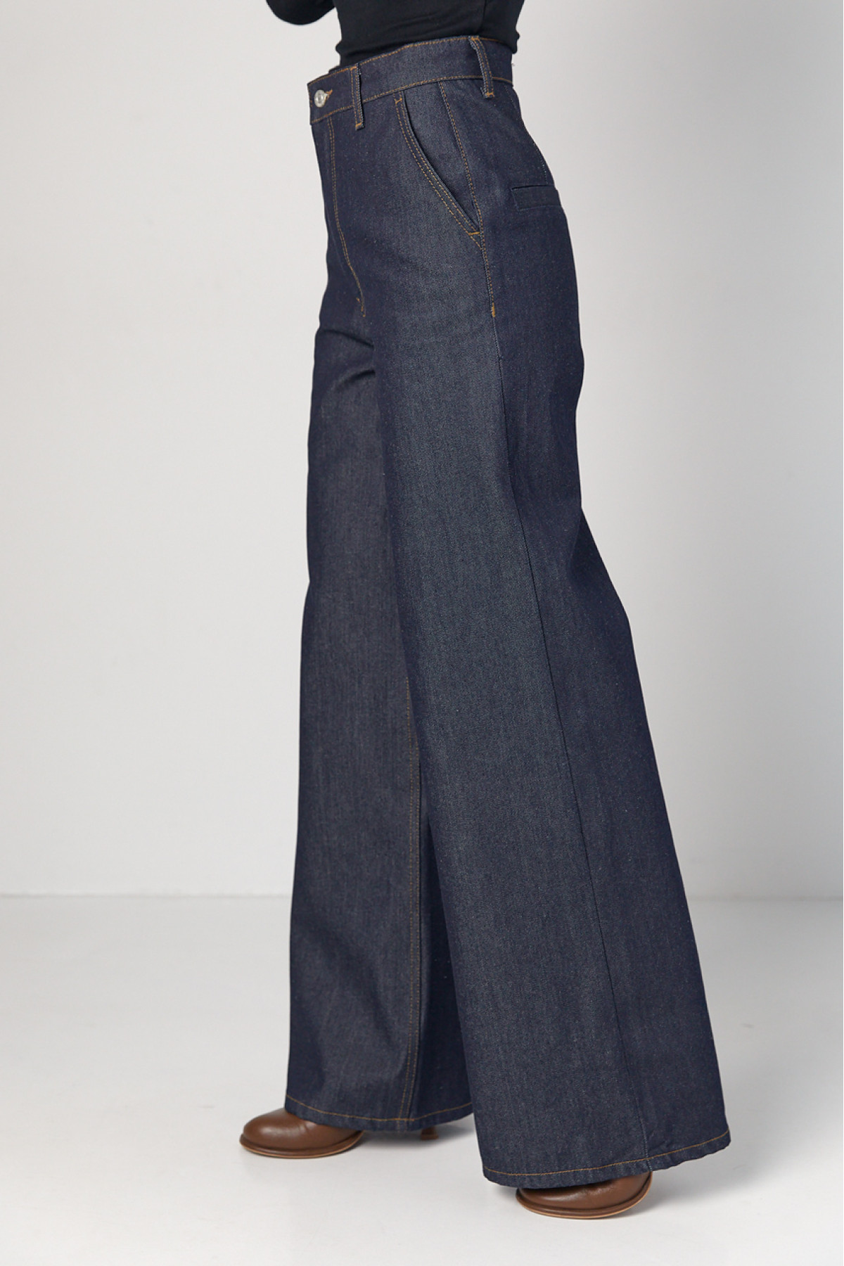 Жіночі широкі жіночі джинси прямого крою  темносиній колір