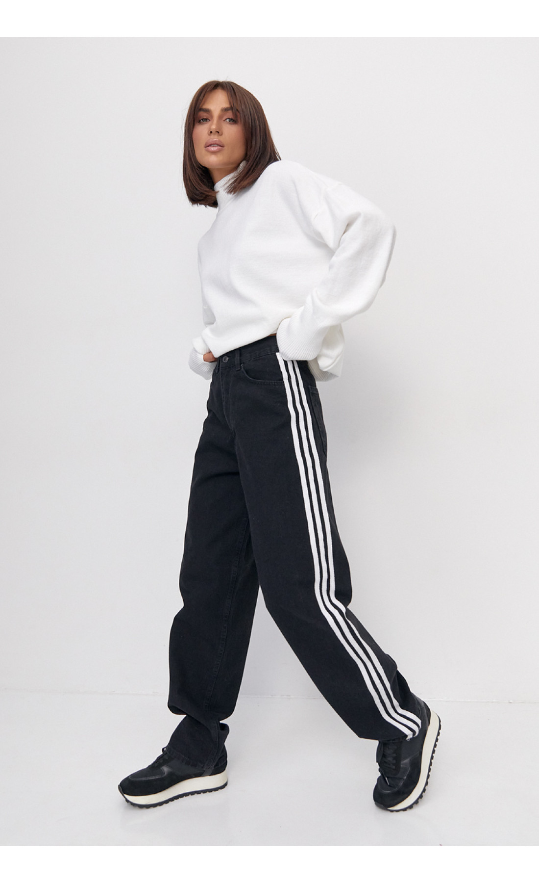 Жіночі жіночі джинси Baggy з лампасами  чорний колір