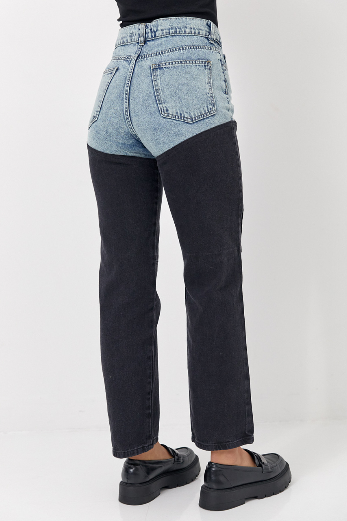 Укорочені двоколірні прямі жіночі джинси  чорний колір