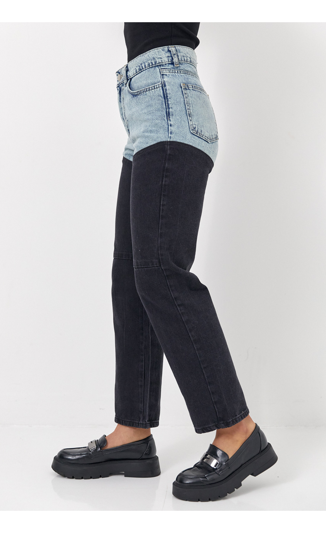 Укорочені двоколірні прямі жіночі джинси  чорний колір