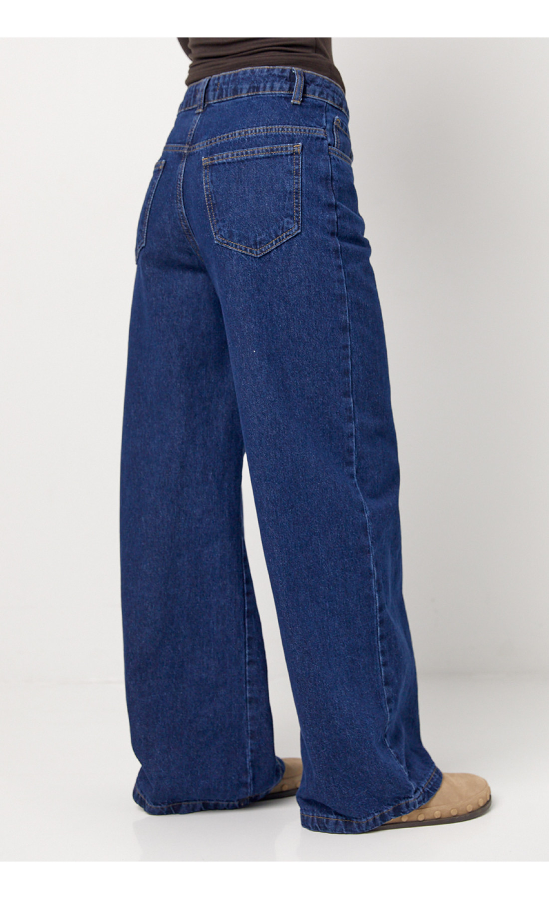 Однотонні жіночі жіночі джинси прямого крою  темносиній колір