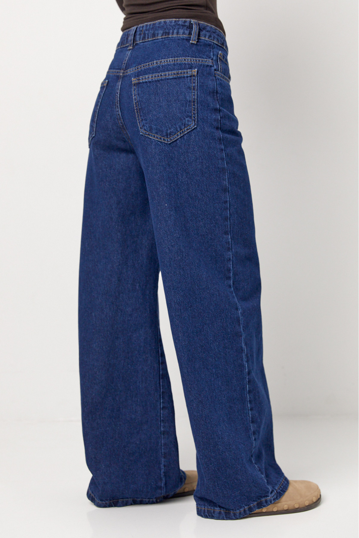 Однотонні жіночі жіночі джинси прямого крою  темносиній колір