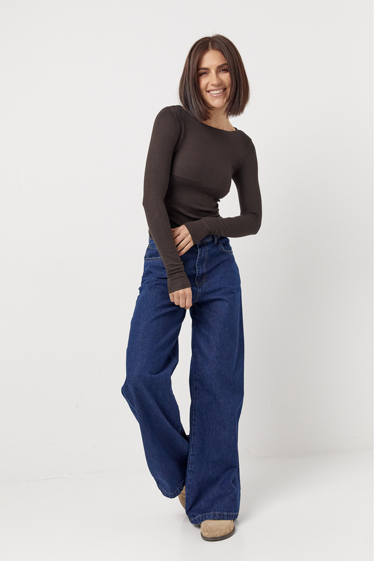 Однотонні жіночі жіночі джинси прямого крою  темносиній колір