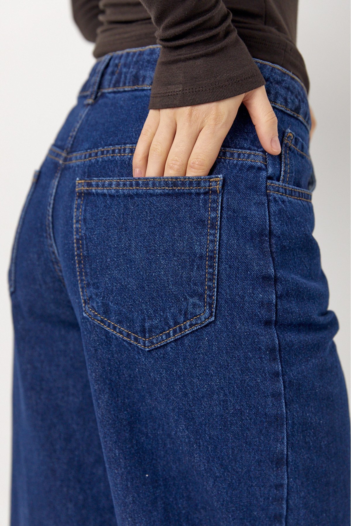 Однотонні жіночі жіночі джинси прямого крою  темносиній колір