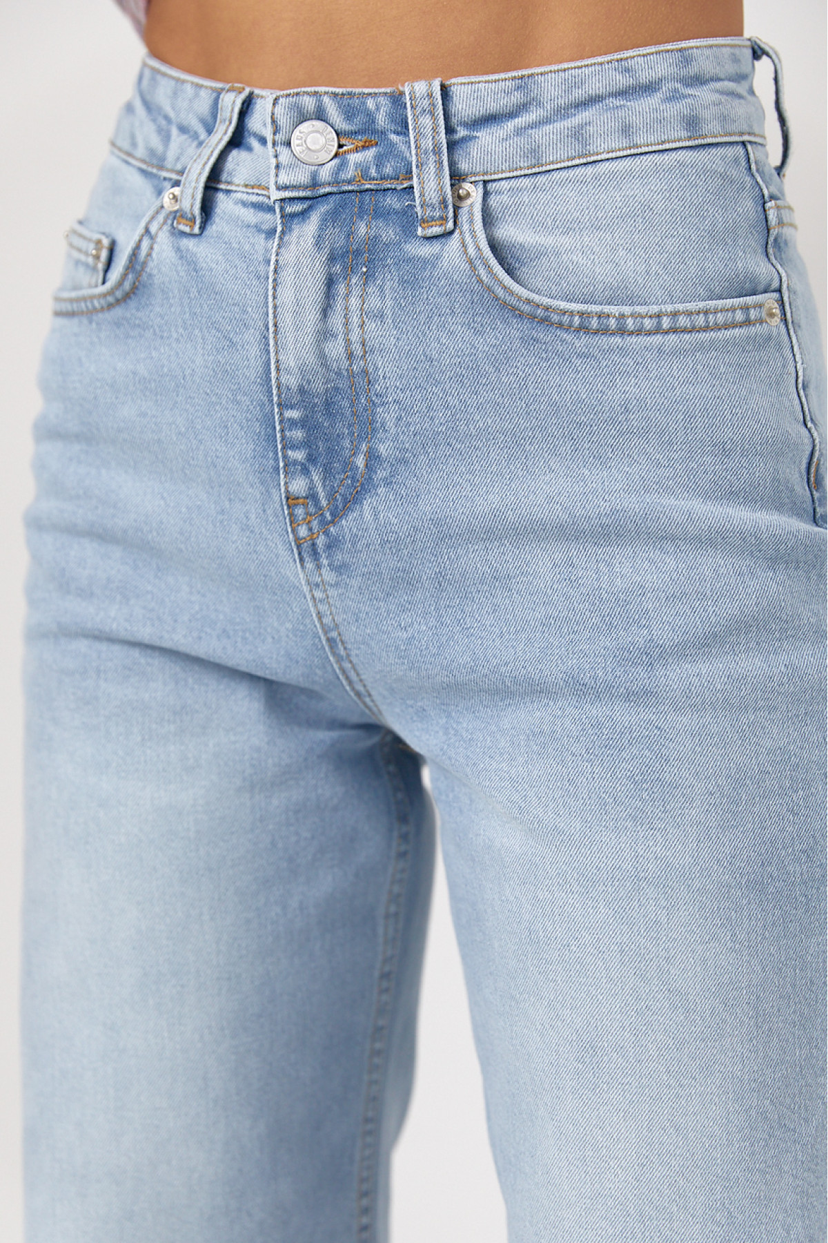 Джинси Straight прямого крою з необробленим низом  блакитний колір