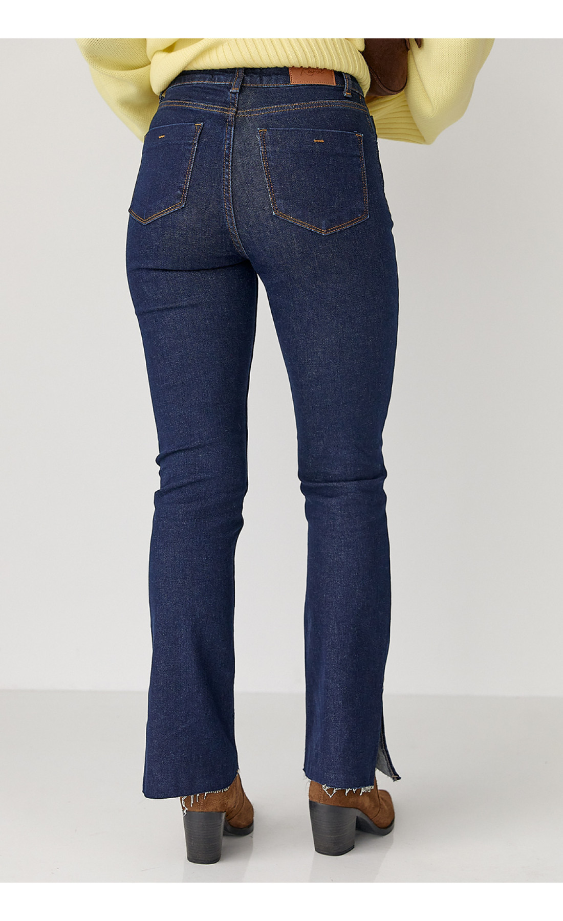 Джинсикльош із розрізами  синій колір