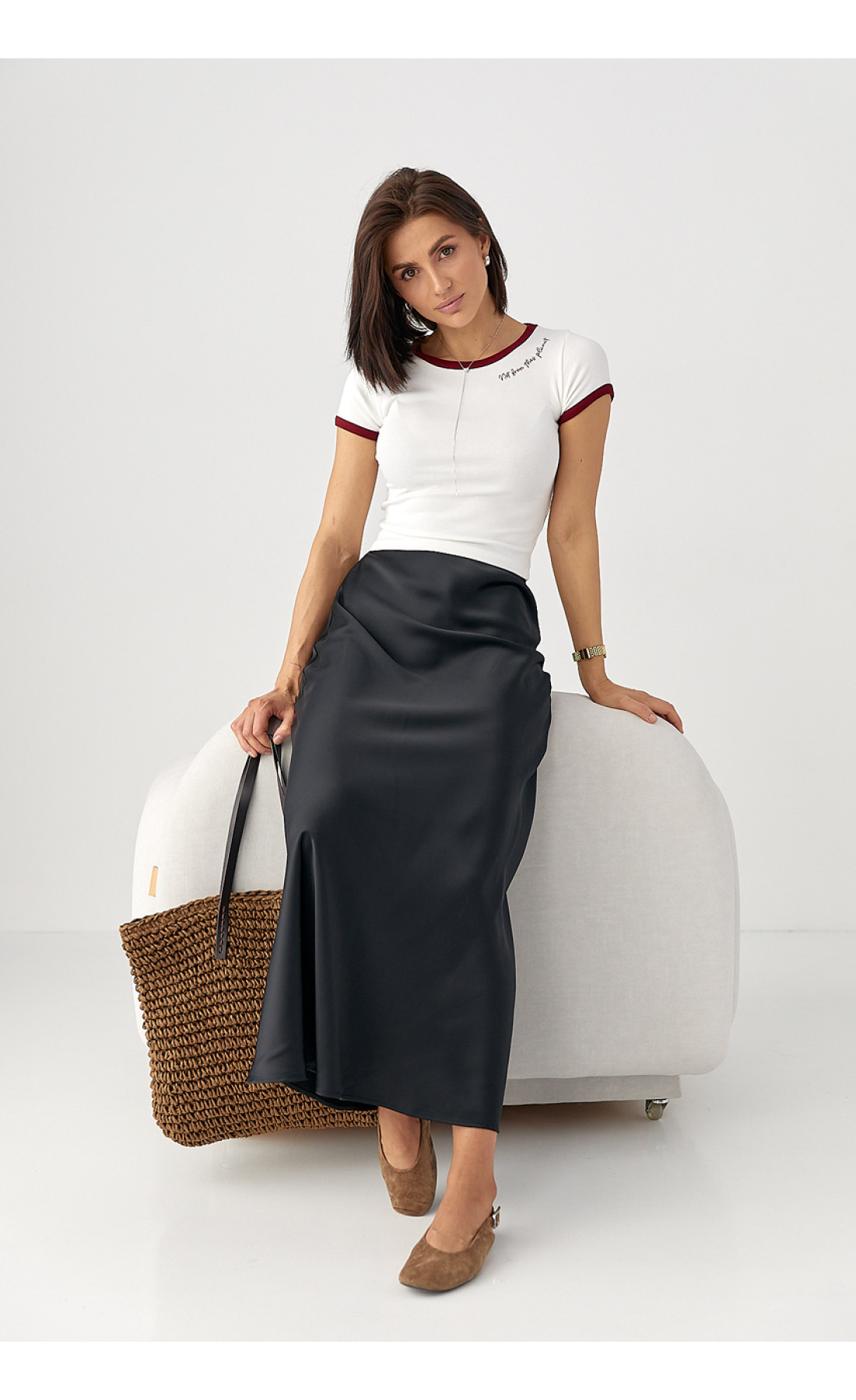 Коротка футболка з контрастною окантовкою  молочний колір