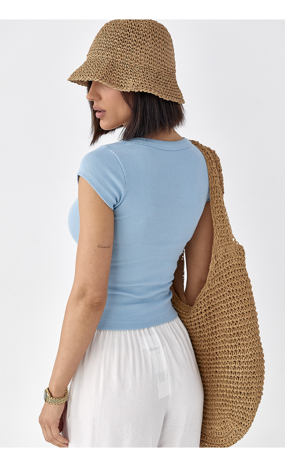 Однотонна футболка в рубчик  блакитний колір