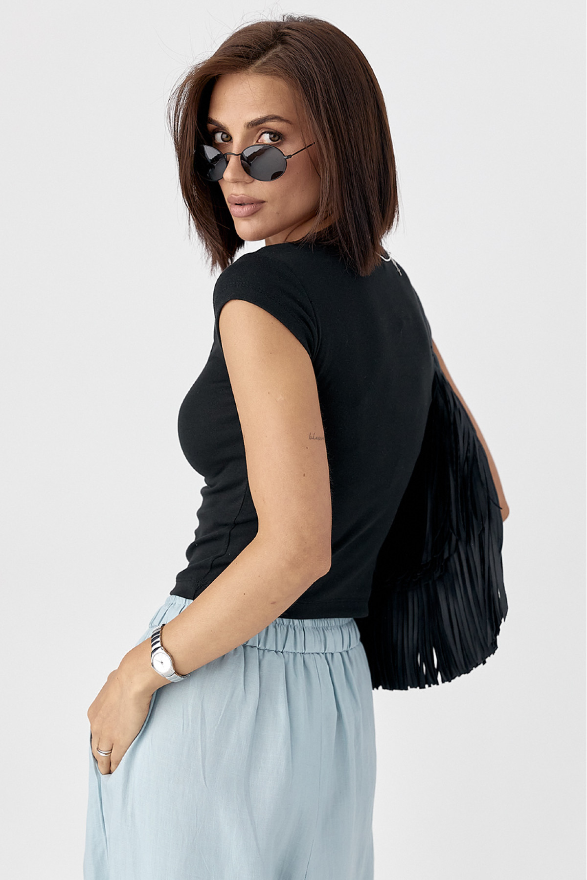 Приталена футболка на ґудзиках  чорний колір