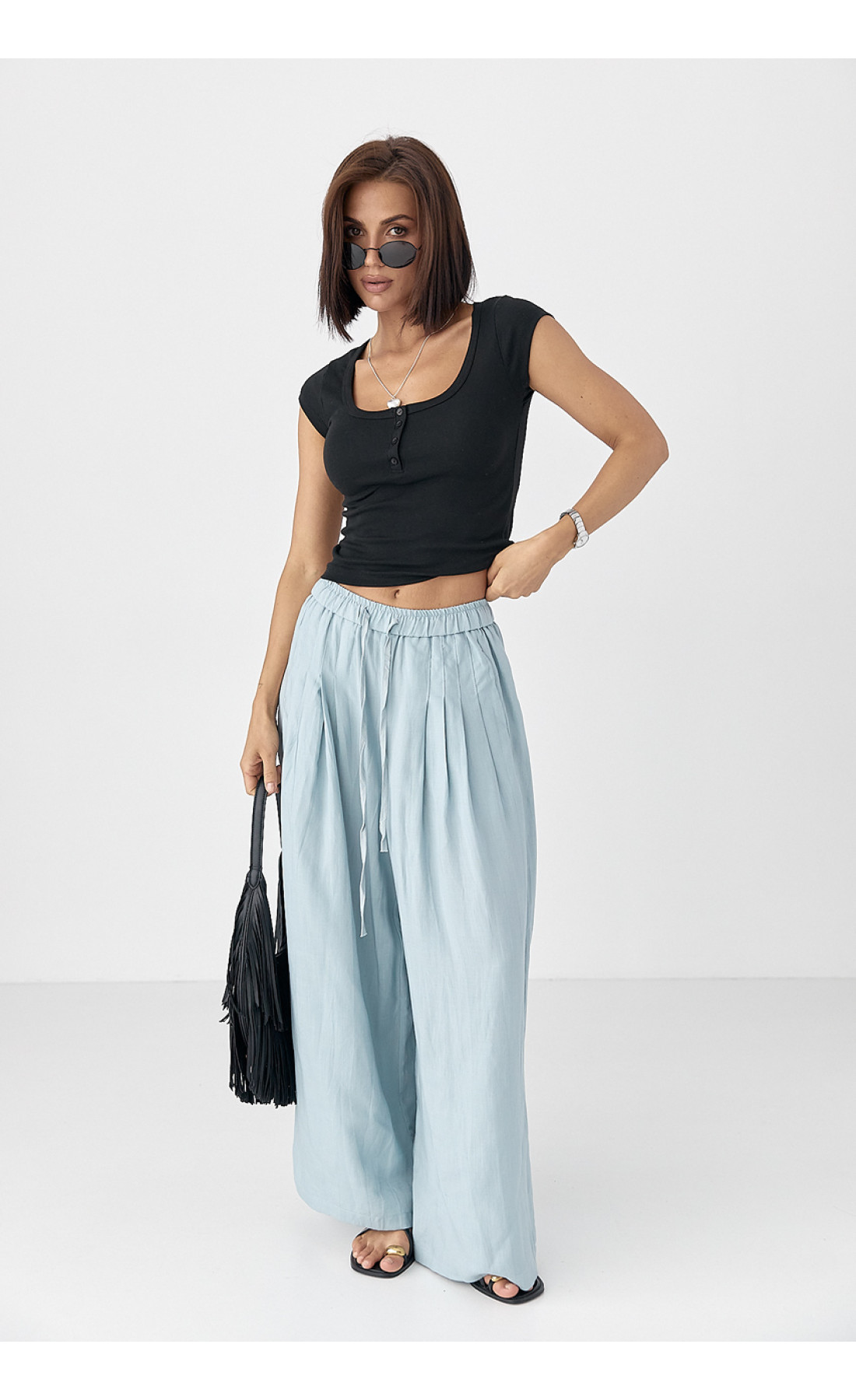 Приталена футболка на ґудзиках  чорний колір