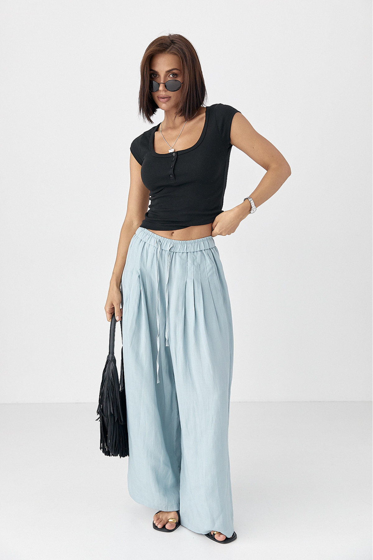 Приталена футболка на ґудзиках  чорний колір