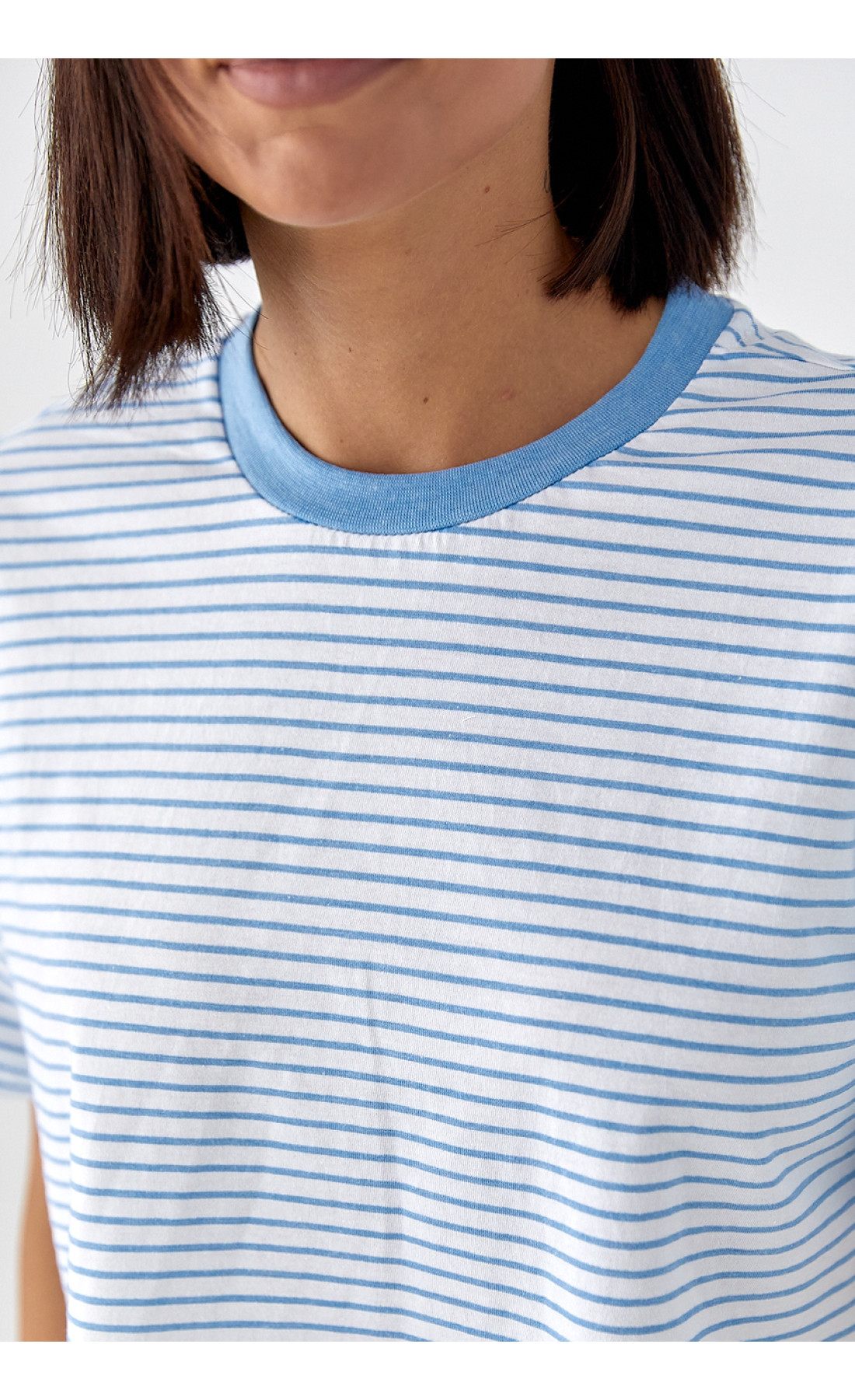 Футболка у смужку вільного крою  блакитний колір