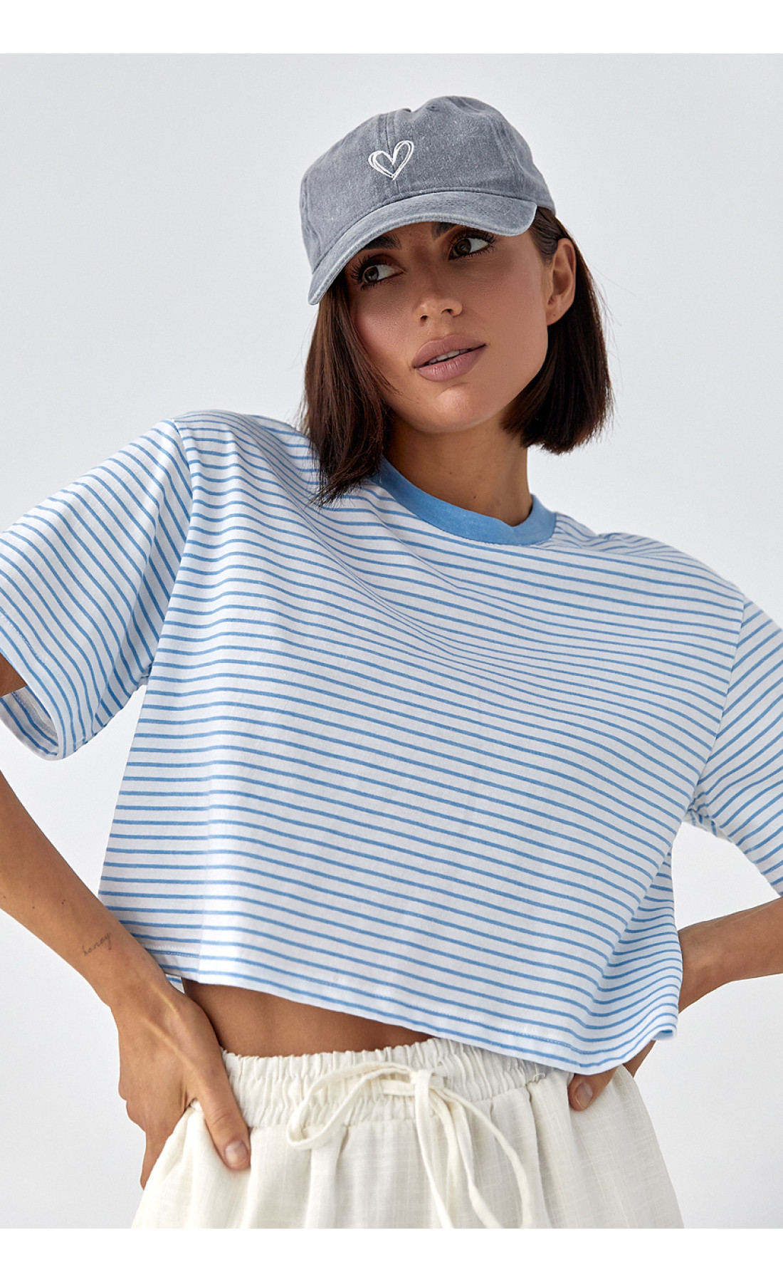 Футболка у смужку вільного крою  блакитний колір