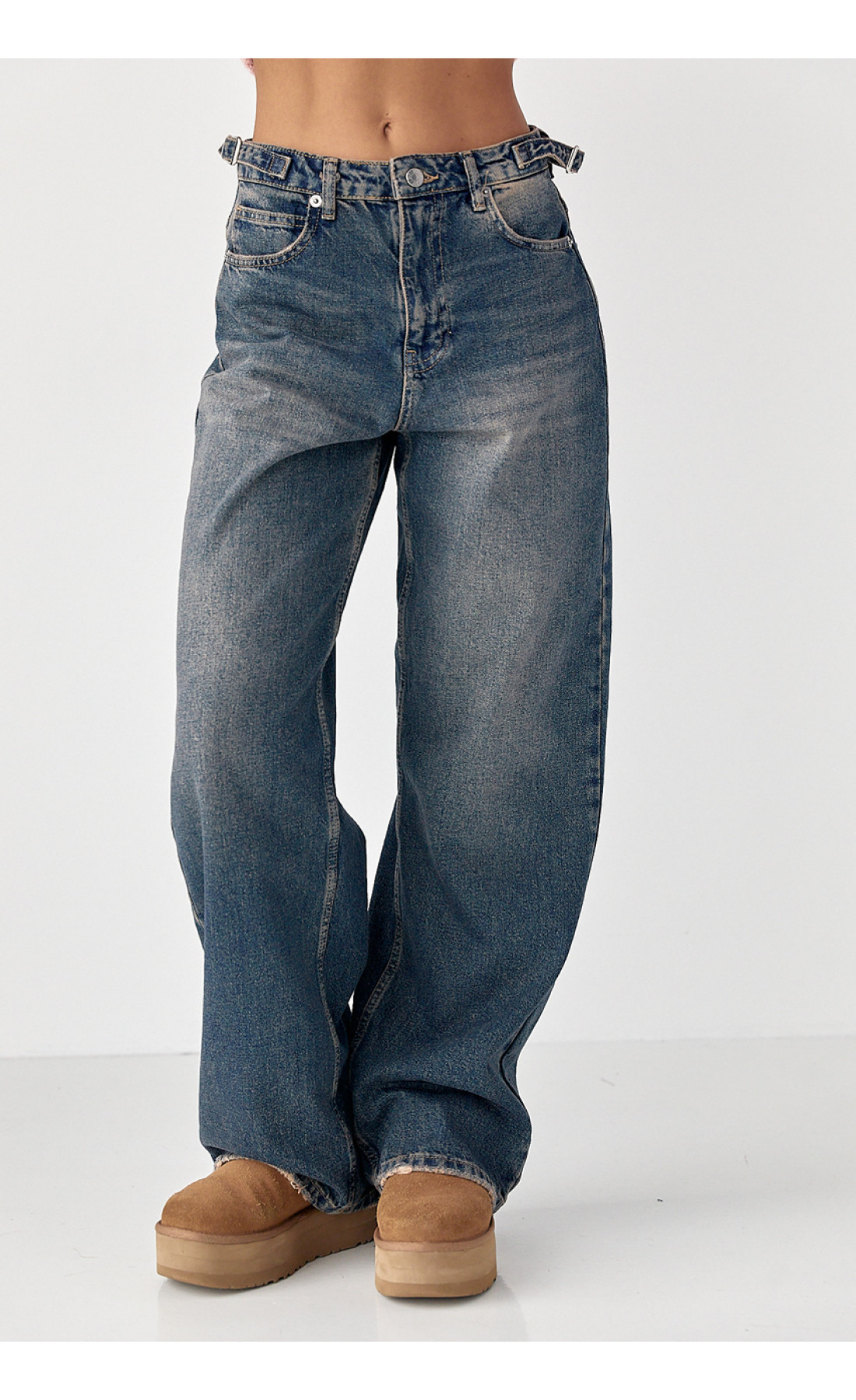 Широкі прямі жіночі джинси з затяжками на поясі  синій колір