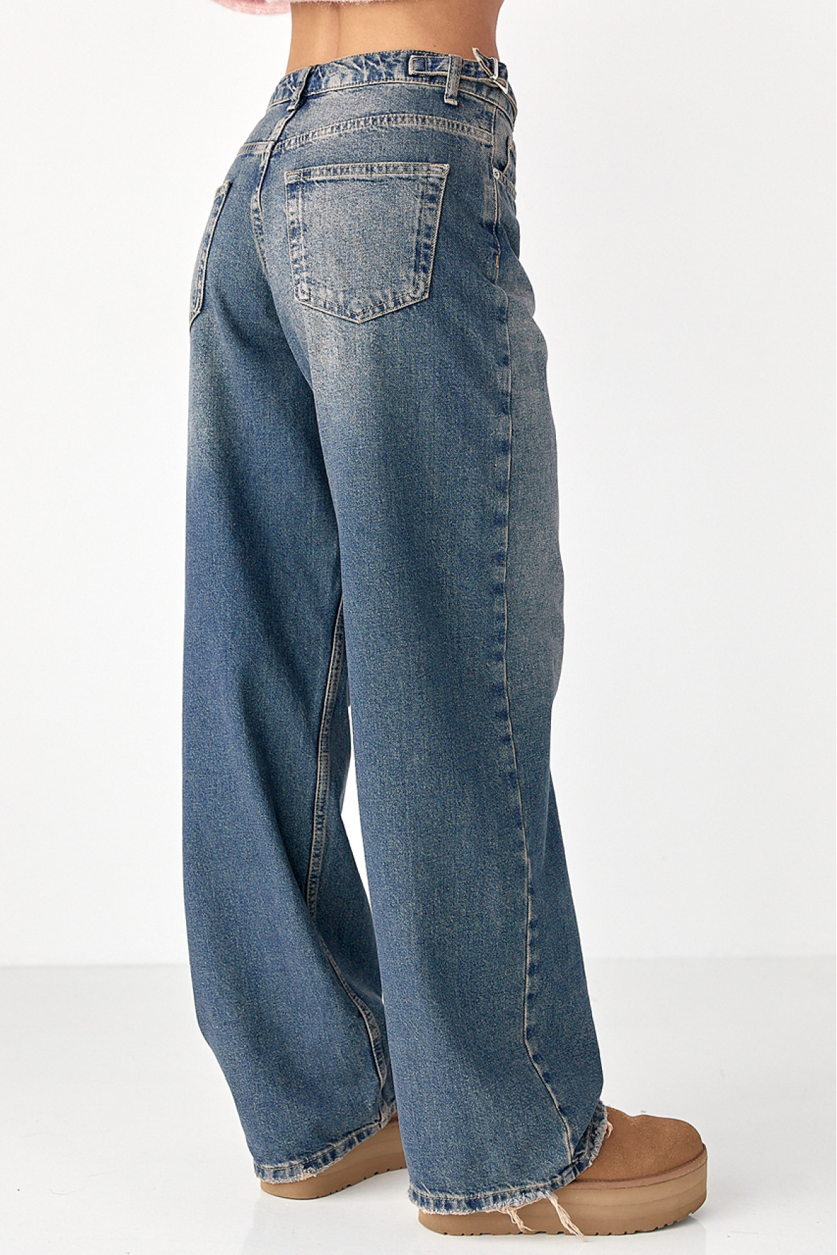 Широкі прямі жіночі джинси з затяжками на поясі  синій колір