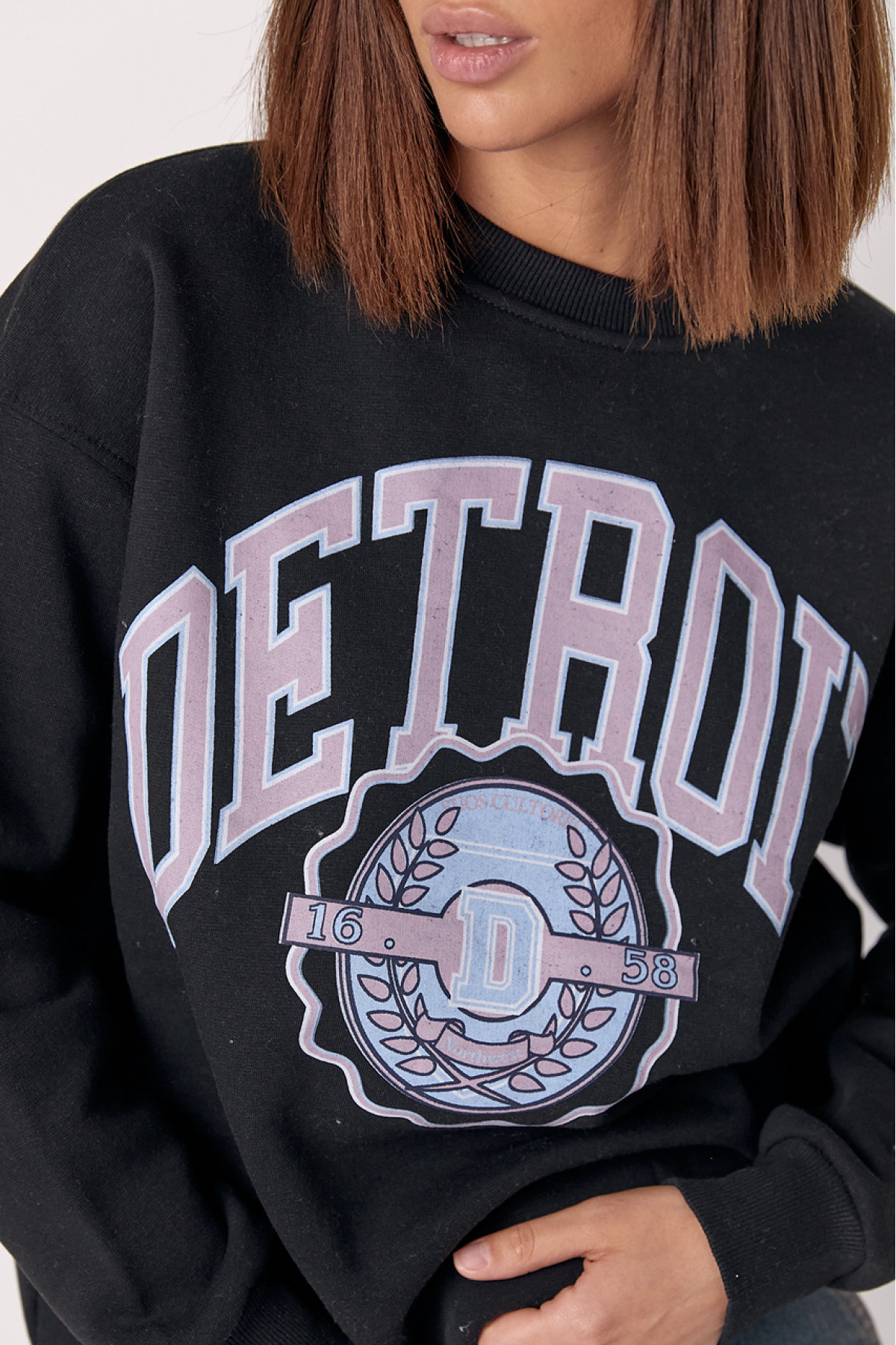 Теплий жіночий світшот із написом Detroit  чорний колір