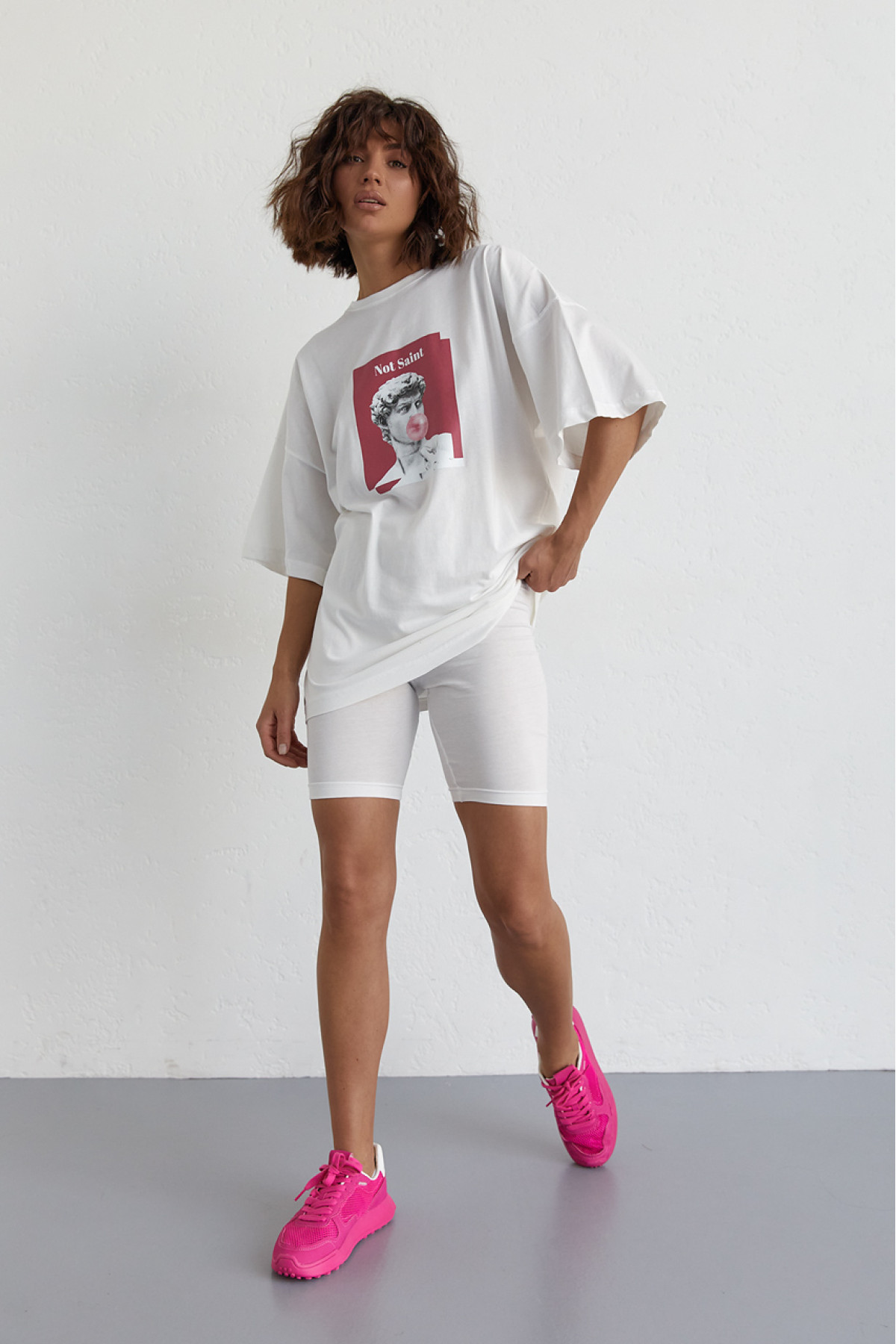 Жіночий костюм з футболкою oversize та велосипедками  молочний колір